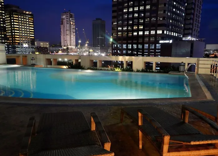 Elegant And Modern 2 Bedroom Golf Skyline View Manila