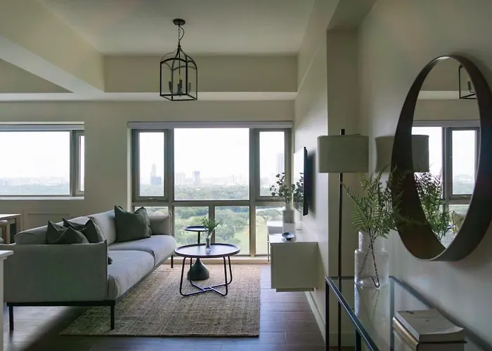 Elegant And Modern 2 Bedroom Golf Skyline View *