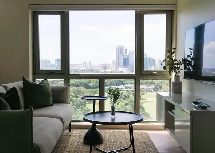 Elegant And Modern 2 Bedroom Golf Skyline View Manila