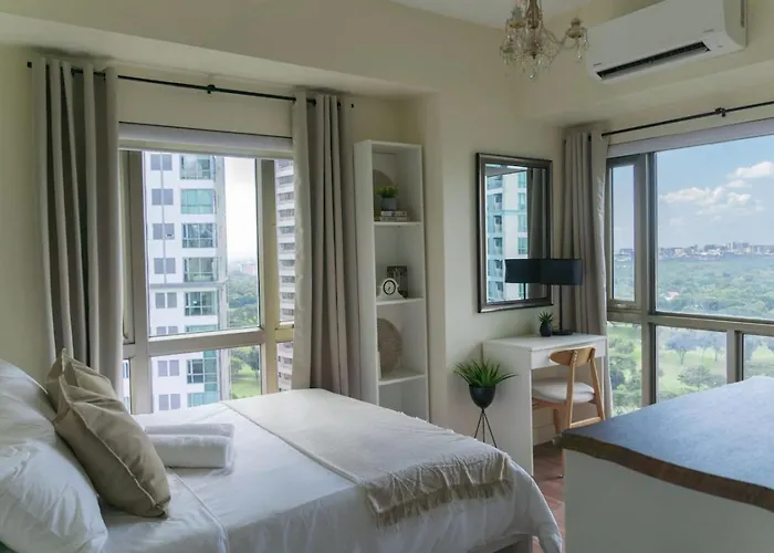 Elegant And Modern 2 Bedroom Golf Skyline View Manila