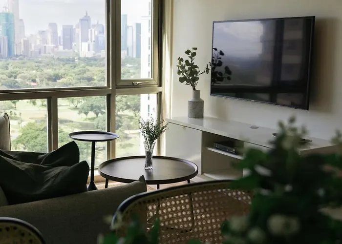 Elegant And Modern 2 Bedroom Golf Skyline View *