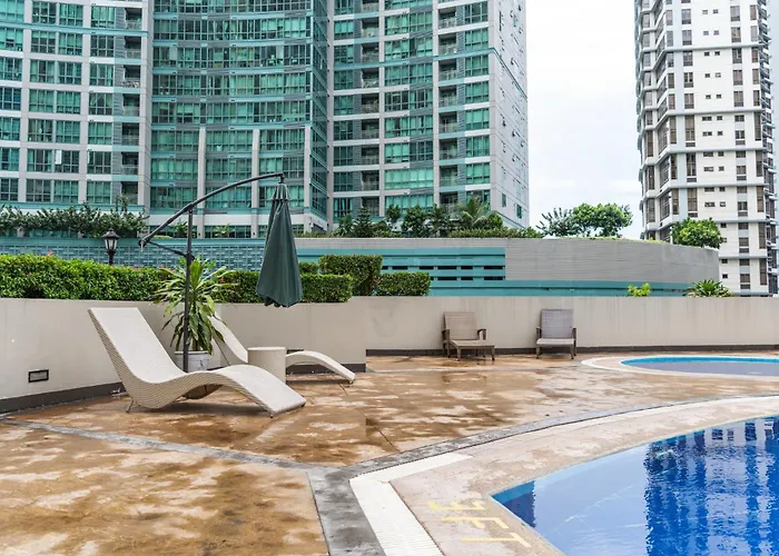 Elegant And Modern 2 Bedroom Golf Skyline View